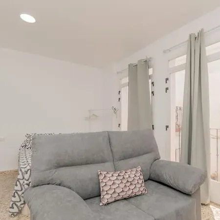 240 - Estudio En El Casco Antiguo شقة إِستيبونا